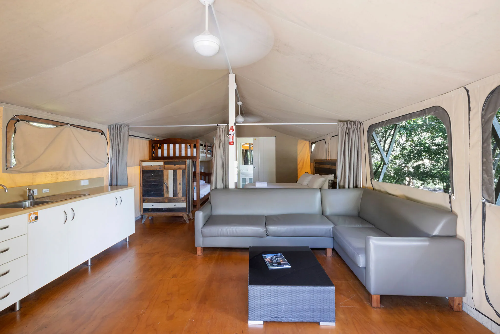 Red Rock Deluxe Beach Tent - sleeps 4 living