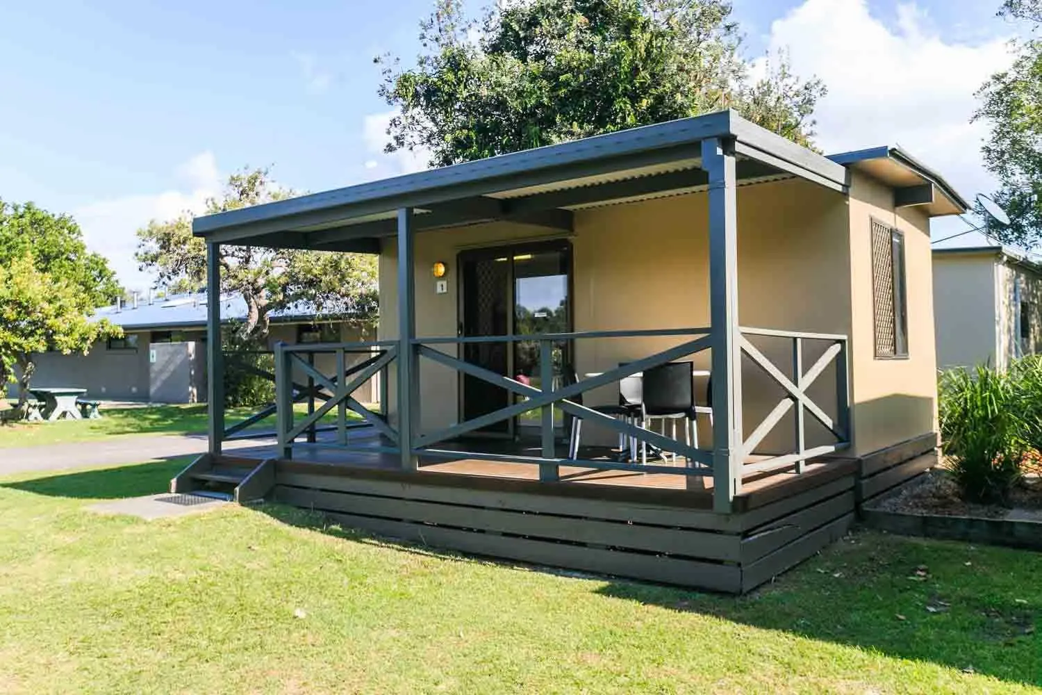 Lennox Head - Deluxe Cabin - Sleep 4 - Dog Friendl