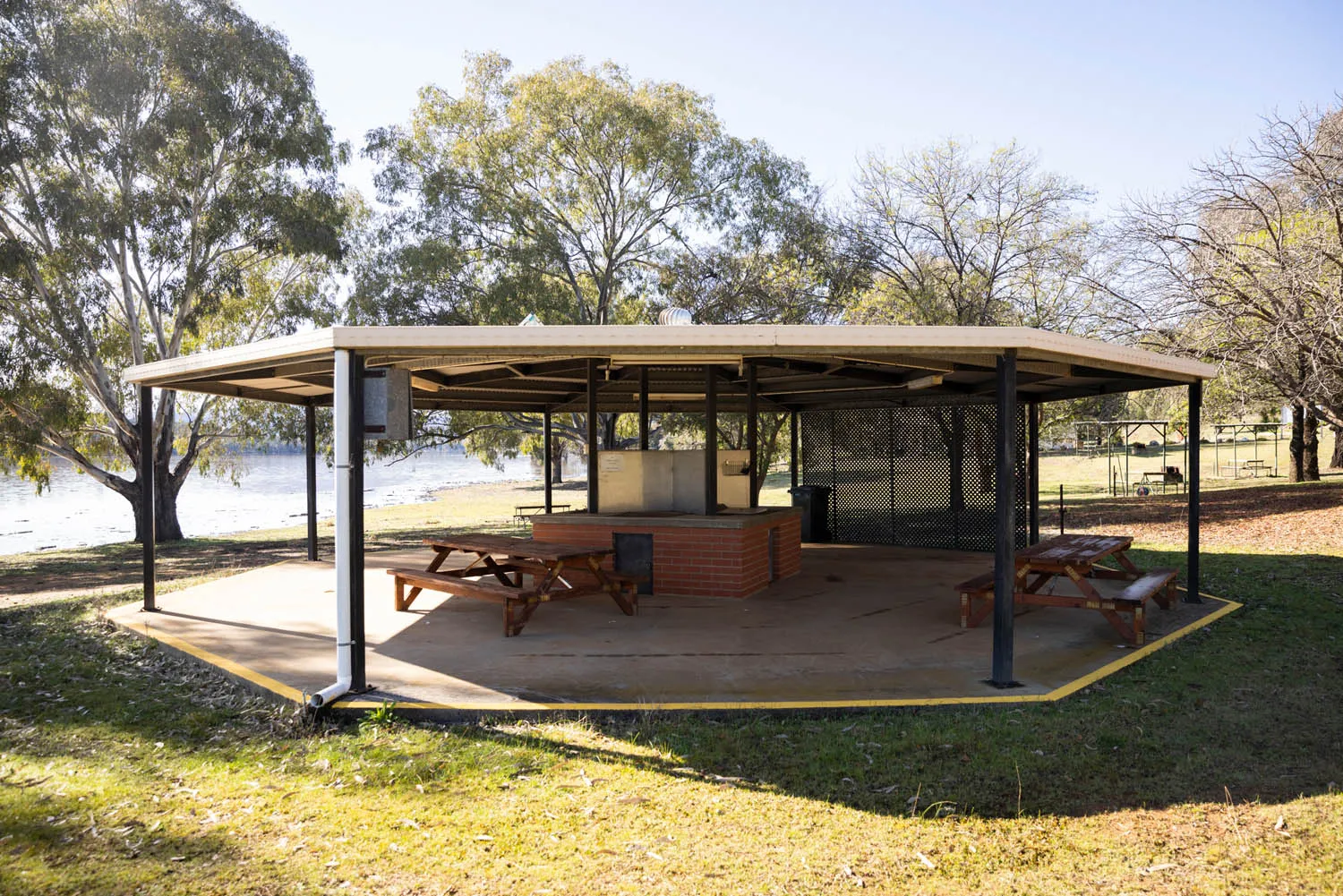 Cudgegong shaded tables