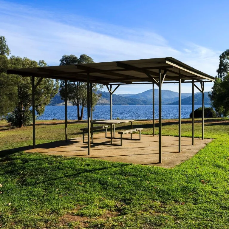 Grabine Lake side picnic tables