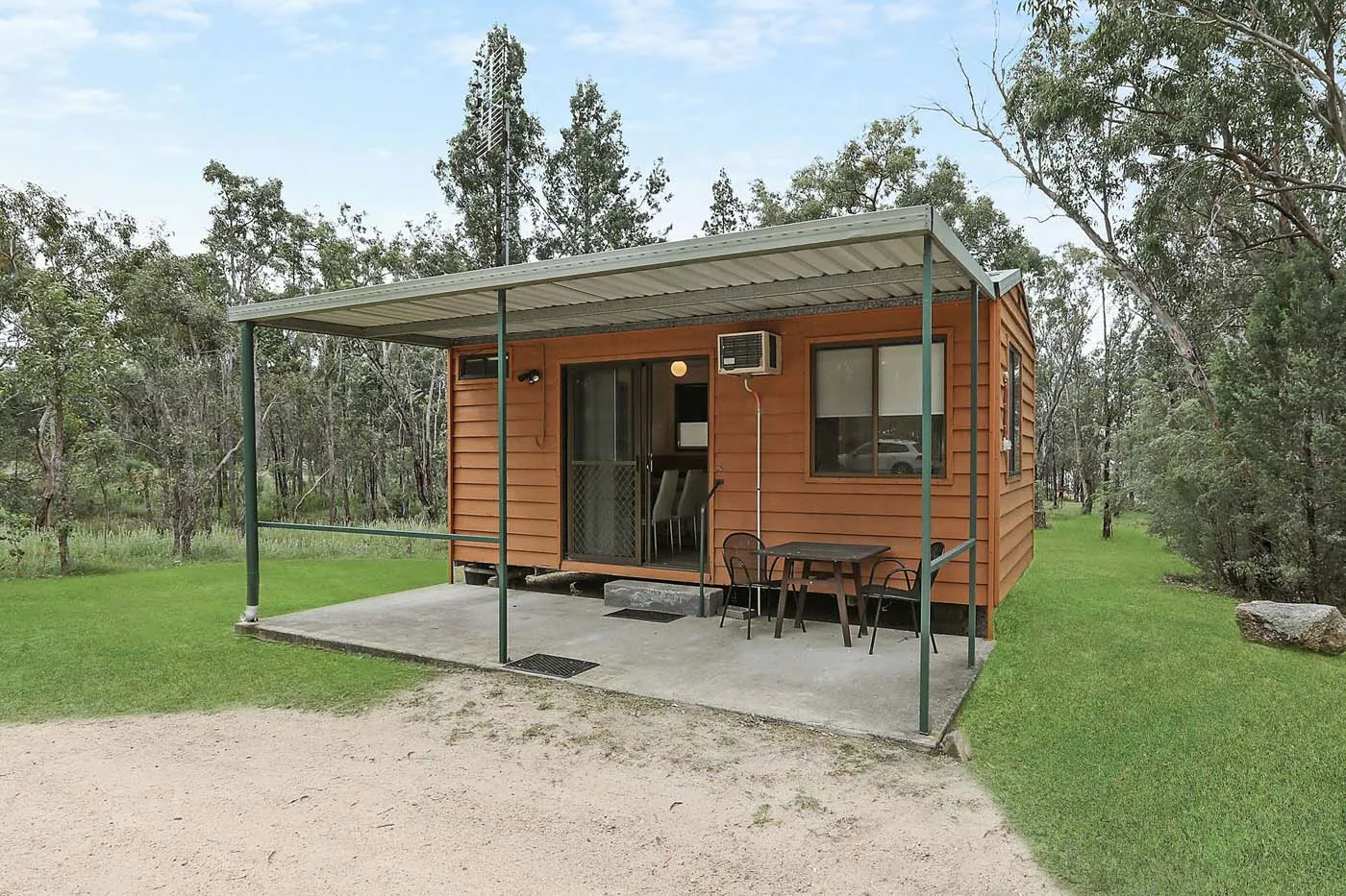 Copeton Waters - Standard Cabin - Sleeps 4 - Exter