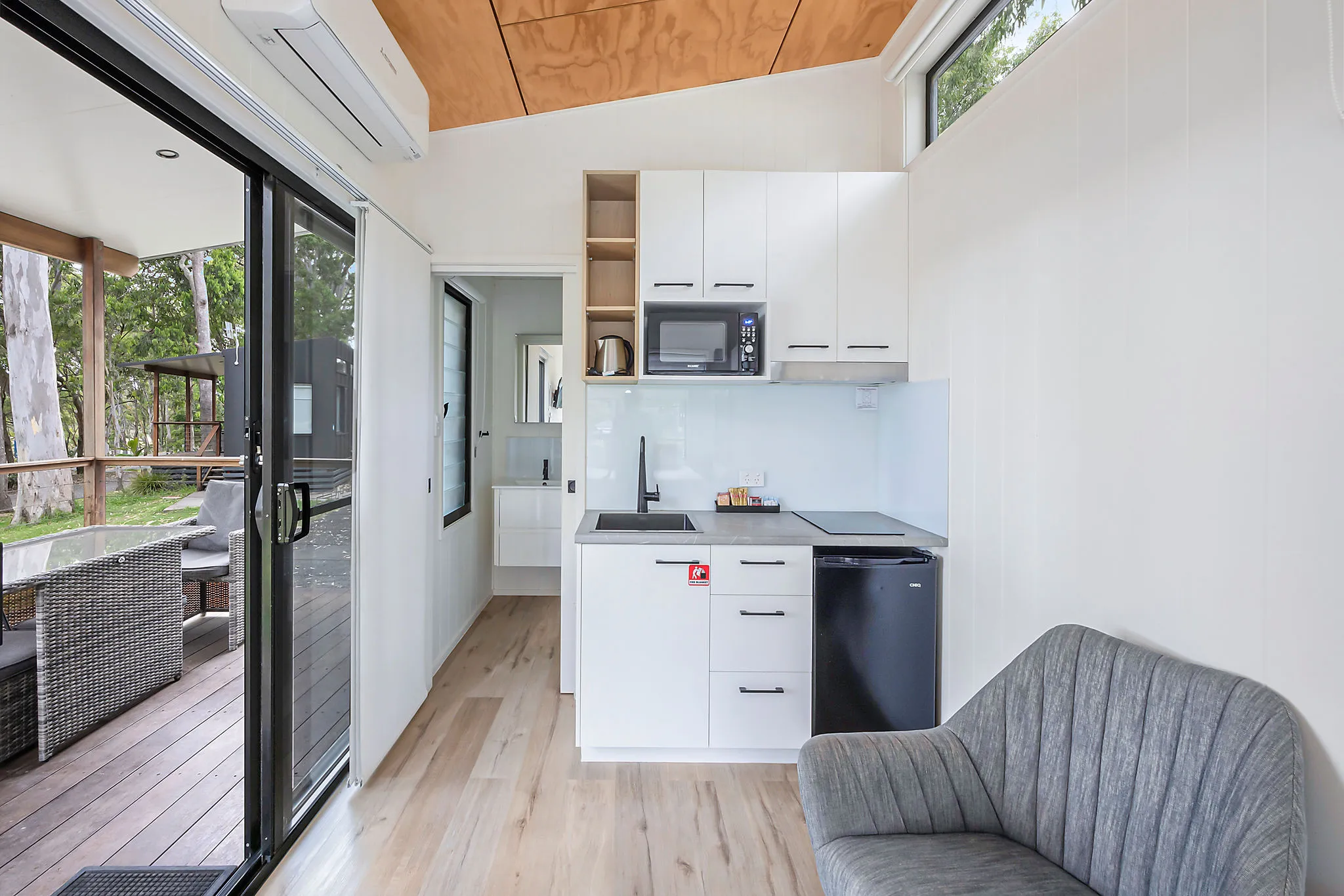 Moonee Beach - Tiny Home - Sleeps 2 - Dog Friendly