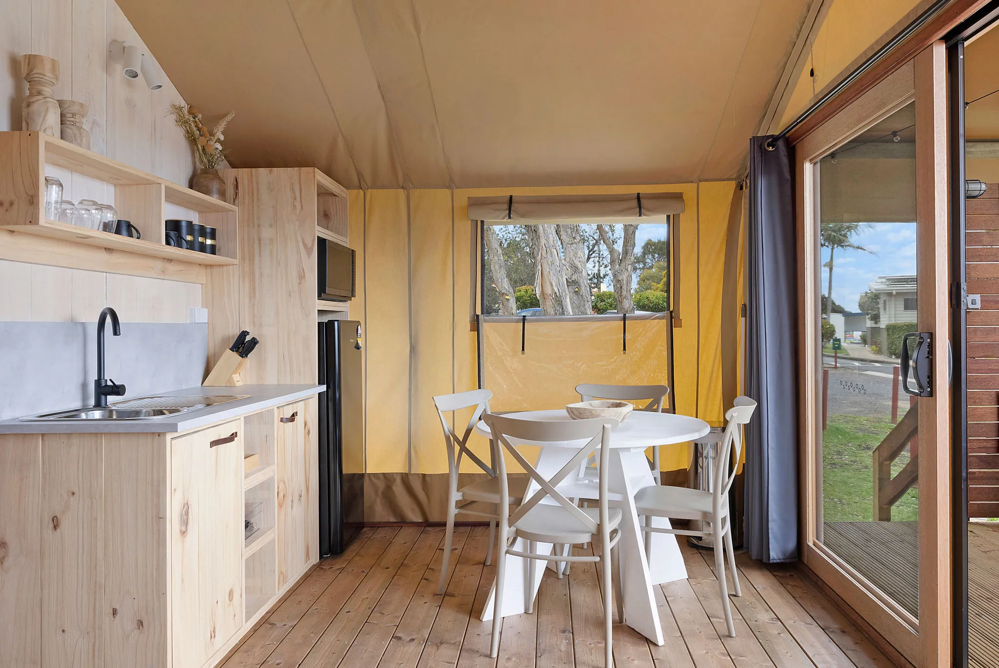 Bonny Hills Safari Glamping - kitchen dining