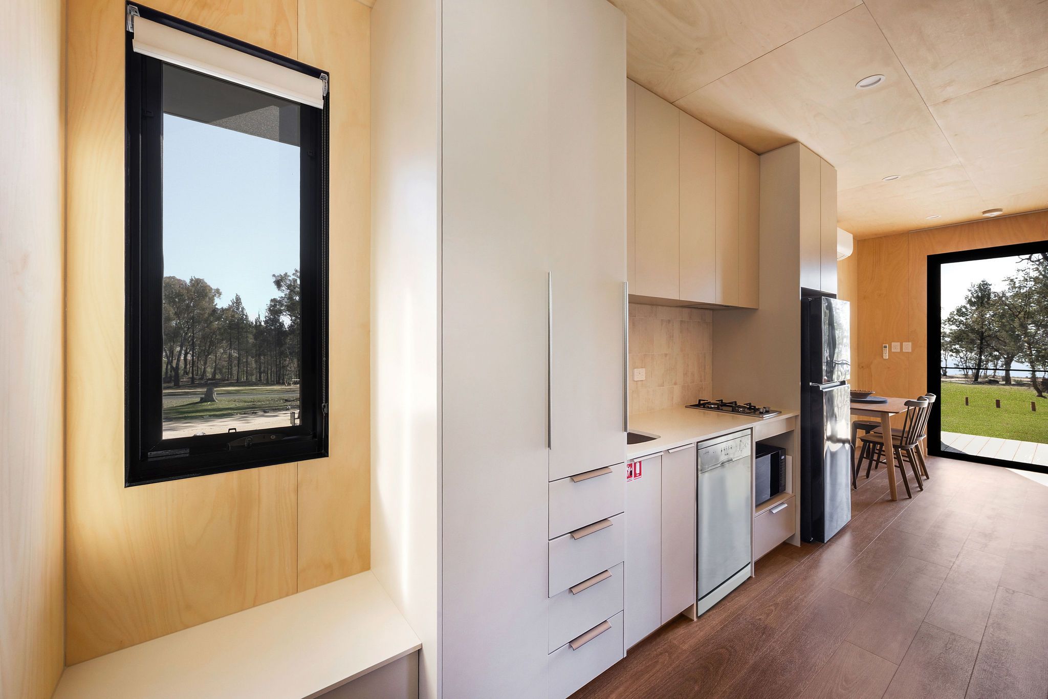 Copeton Waters - Superior cabin - kitchen