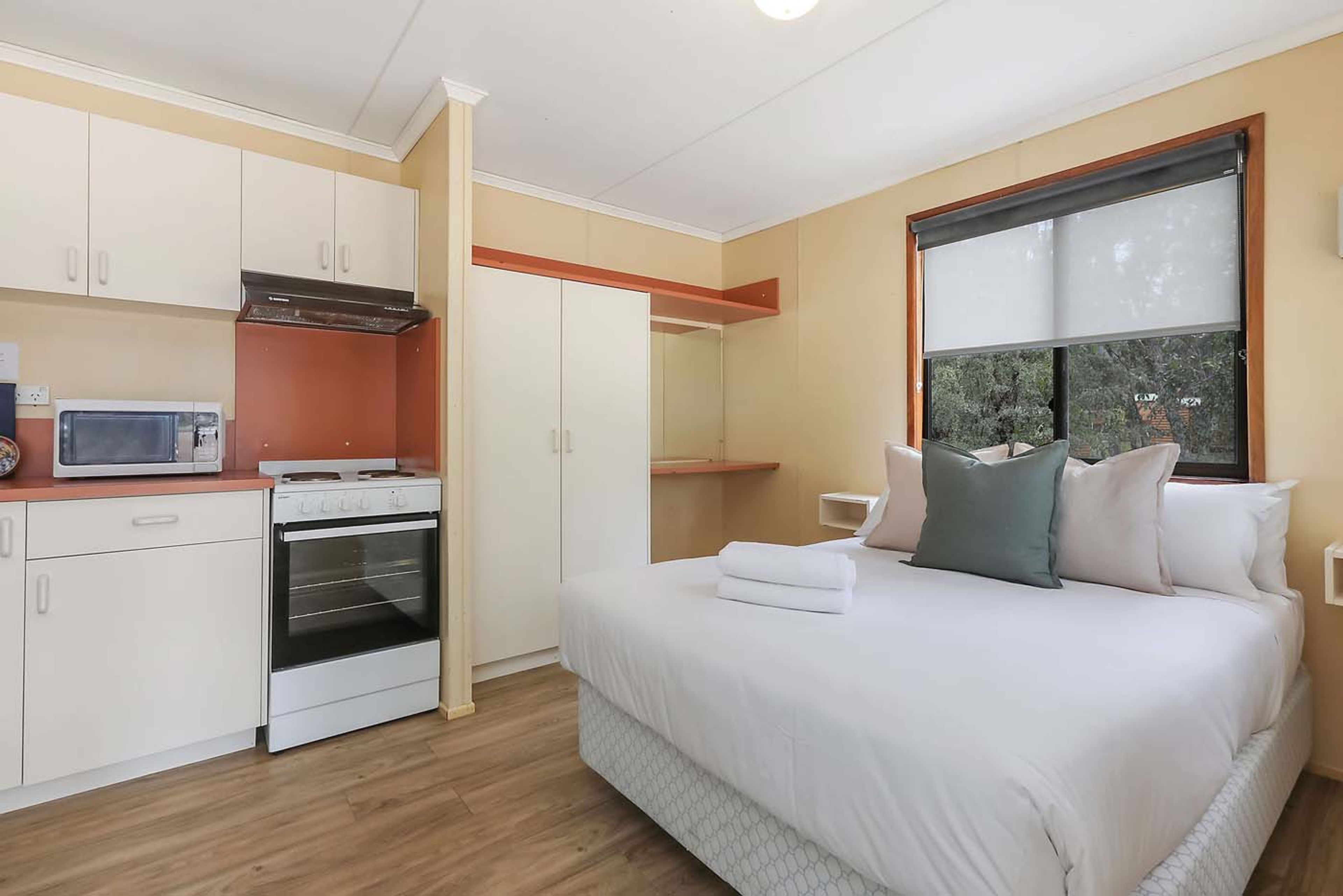 Copeton Waters - Standard Cabin - Sleeps 4 - Bed