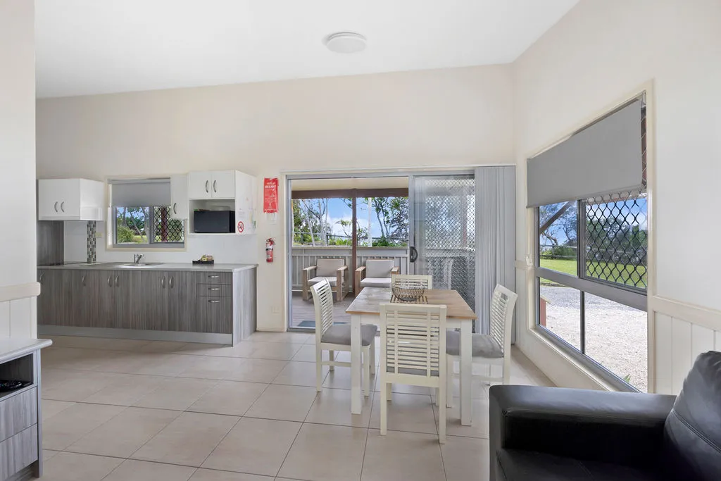 Nambucca Heads - Deluxe Cabin - Sleeps 5 Dog Frien