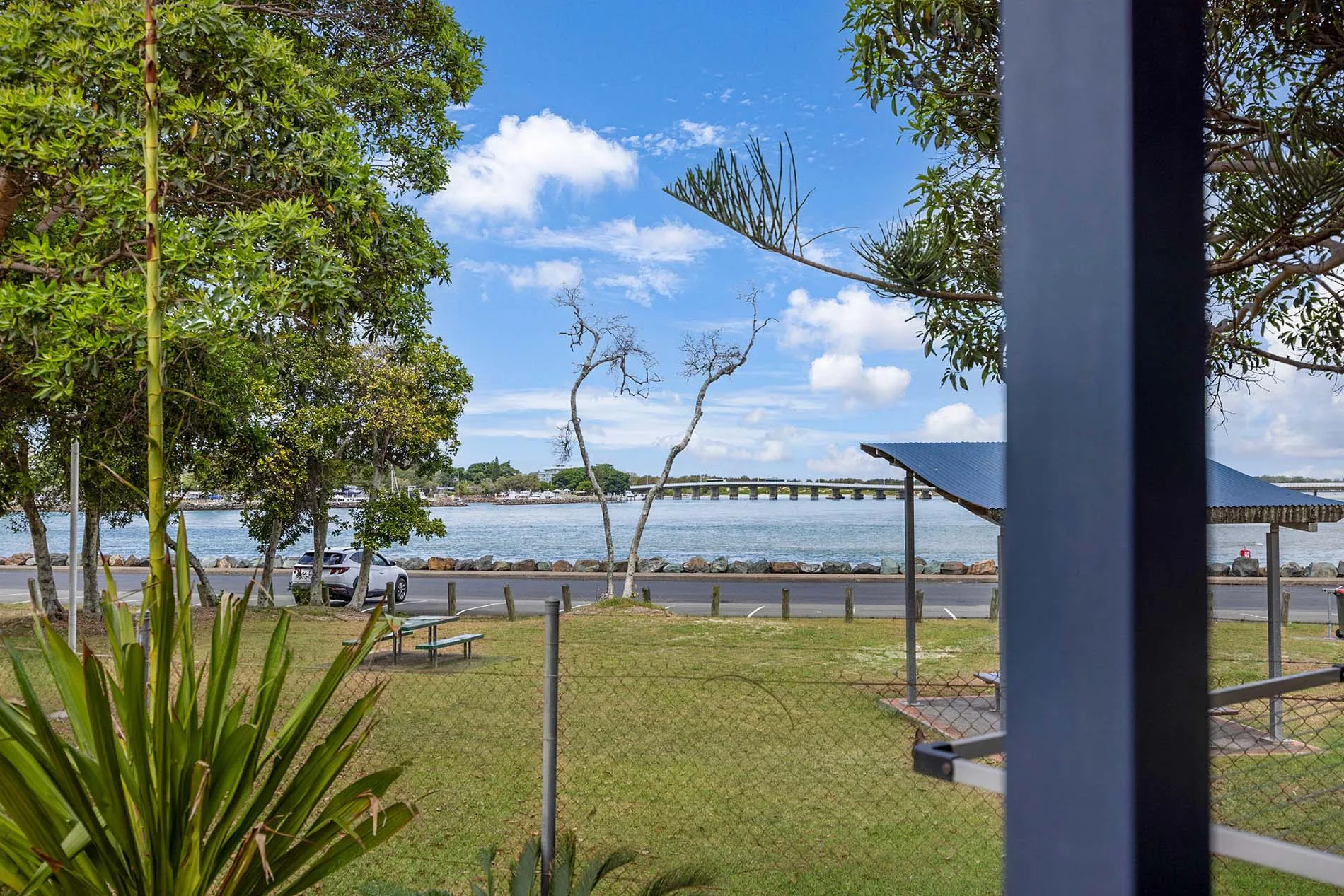 Tuncurry - Superior Villa - Sleeps 4 - Dog Friendl