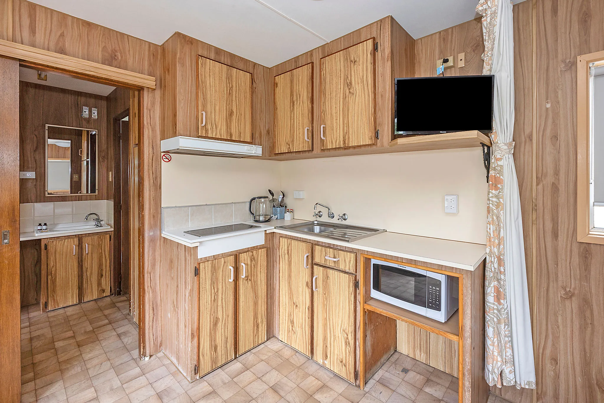 Eden - Economy Cabin - Sleeps 4 - Kitchen