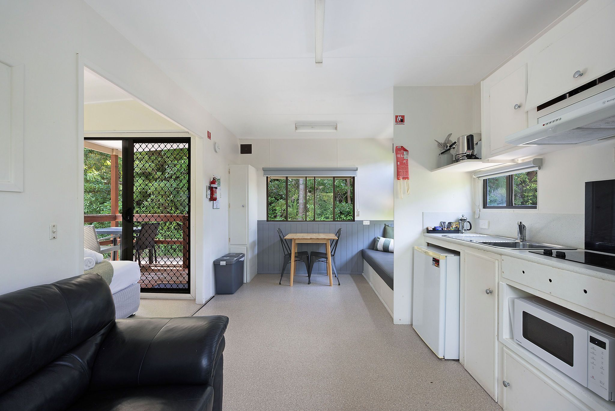 Nambucca Heads -Economy Cabin sleeps 2 - open plan living