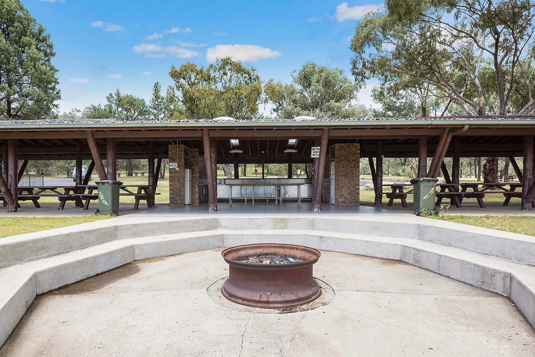 Copeton Waters - BBQ & Sitting Area