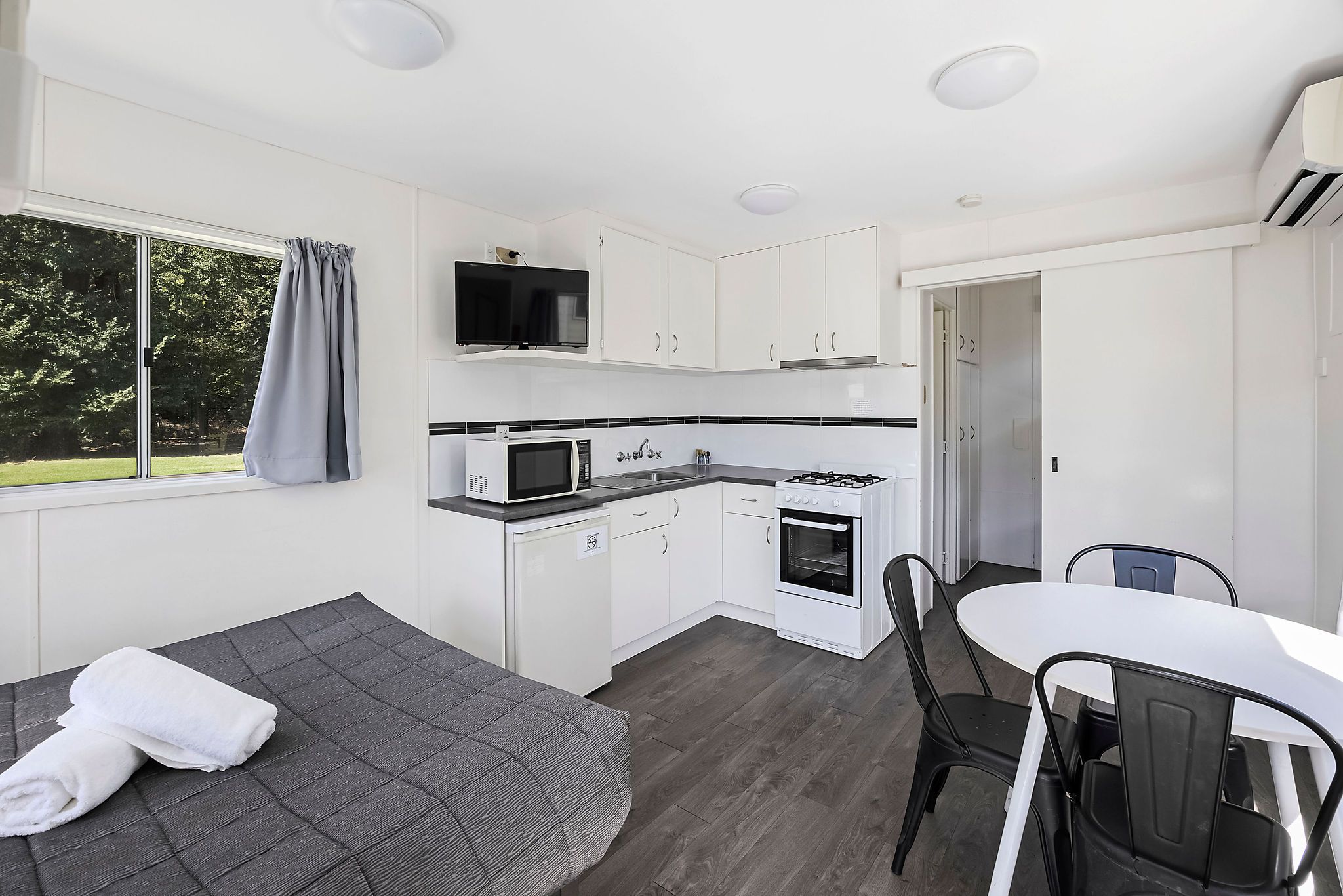 Economy Cabin - Sleeps 4 - open plan living