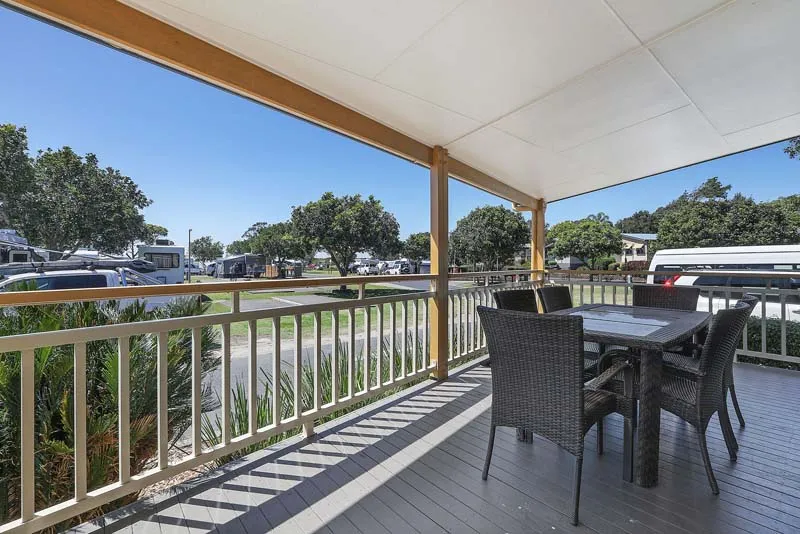 Urunga - Superior Cabin - Sleeps 5 - Verandah