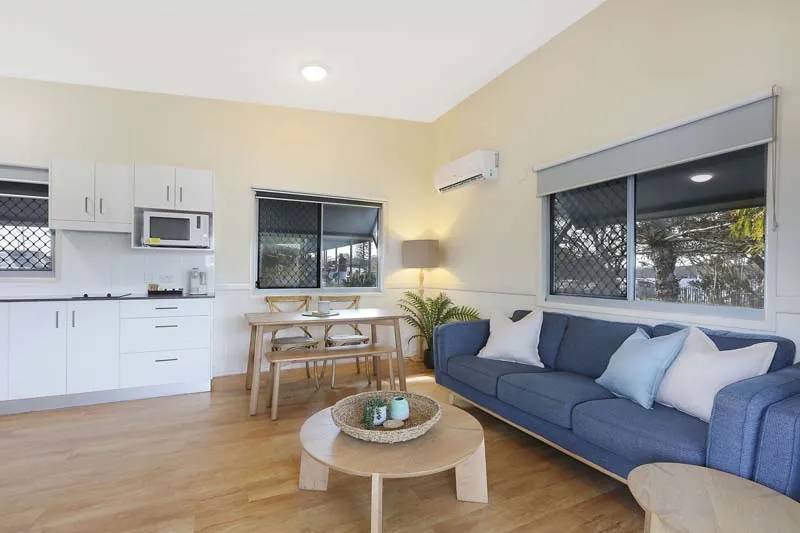 Lennox Head - Deluxe Cabin - Sleep 4 - Living