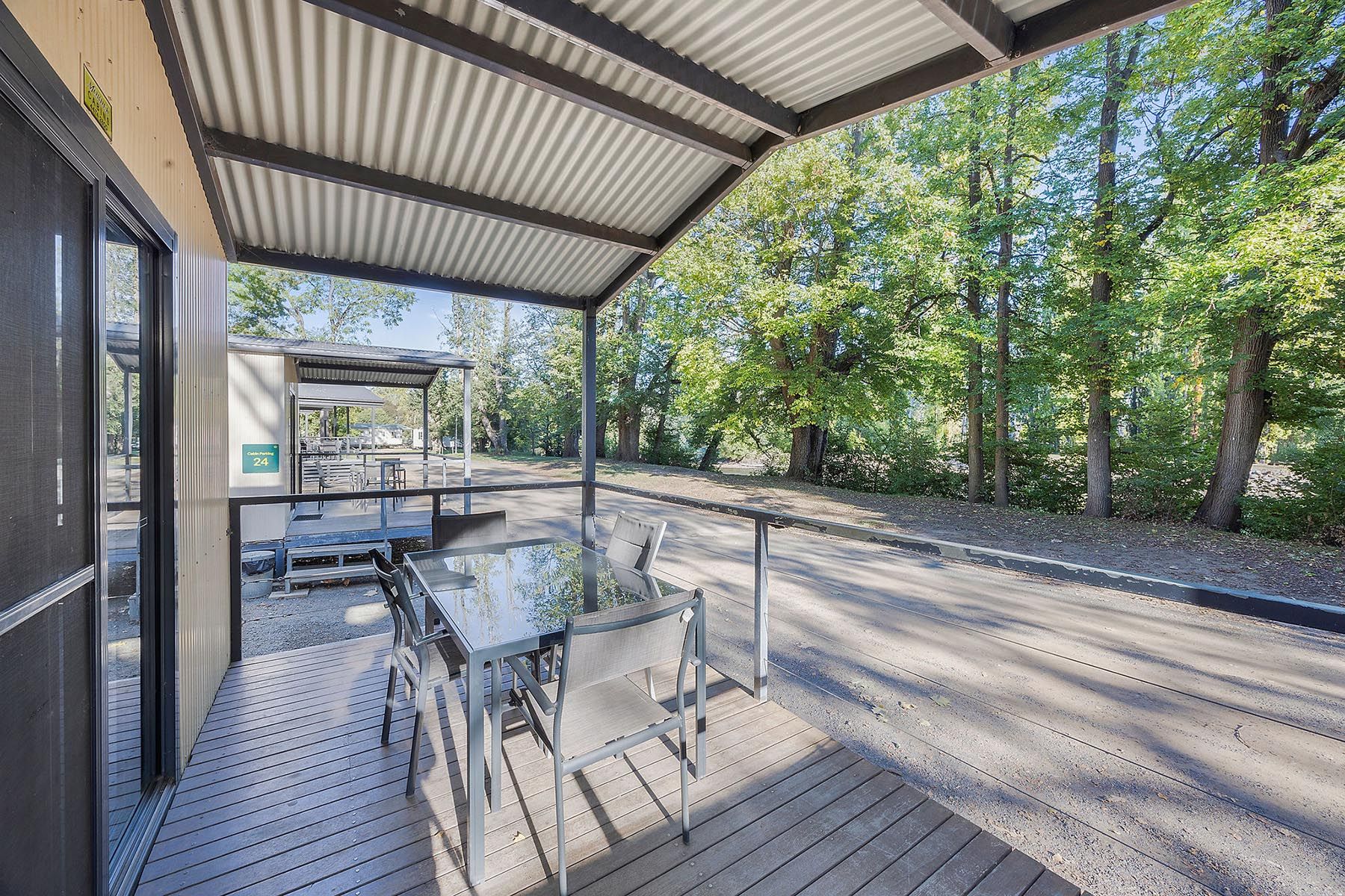 Tumut Standard Cabin - Sleeps 5 - Riverbreeze - verandah
