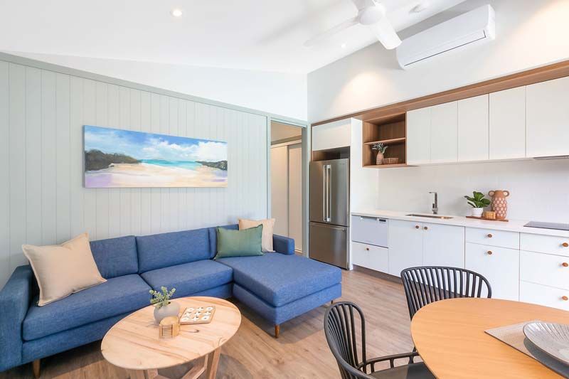 Jimmys Beach - Superior Villa - Sleeps 5 - Living