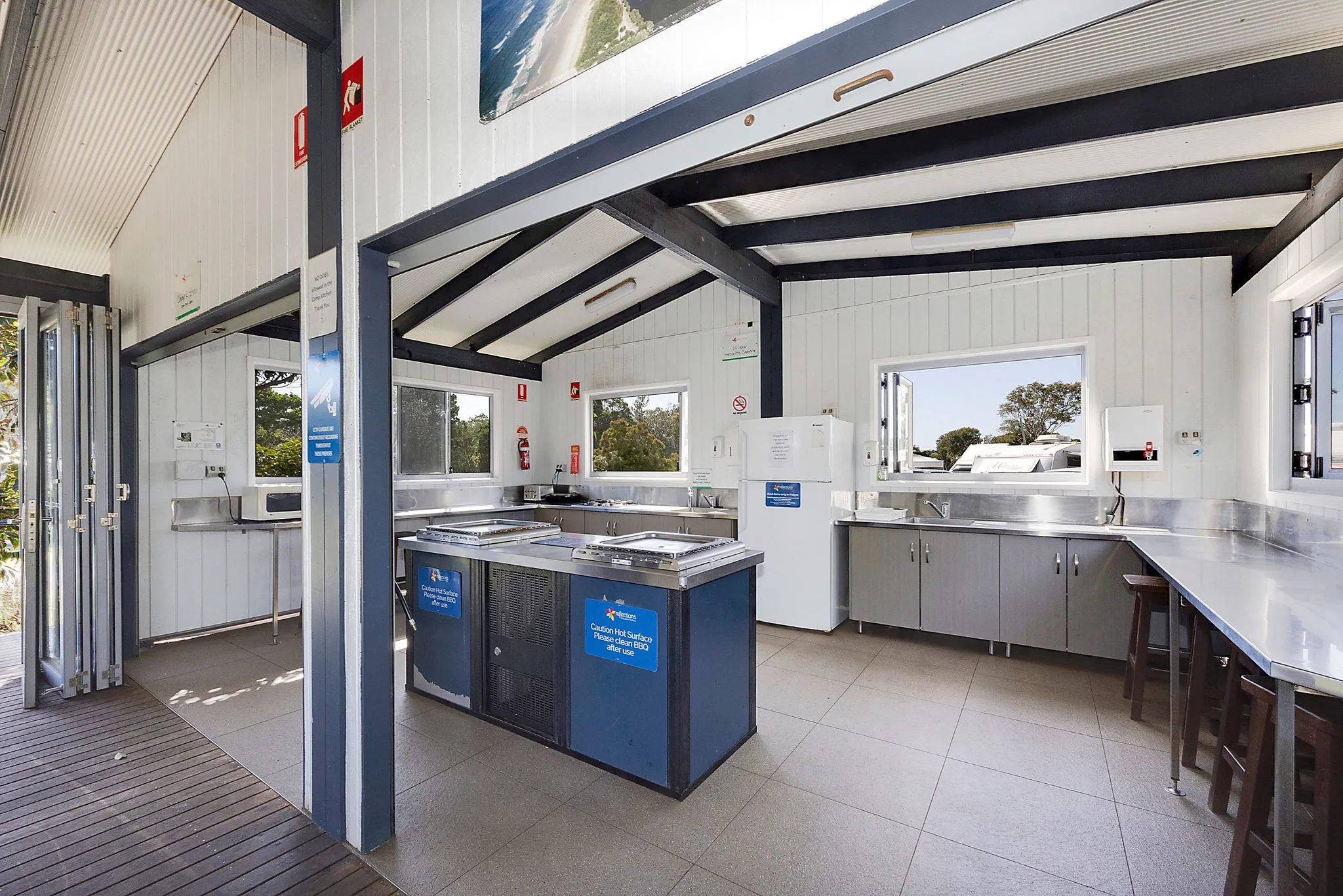 Lennox Head caravan park camp kitchen undercover BBQ, hotplates, washing stations and refrigerators 