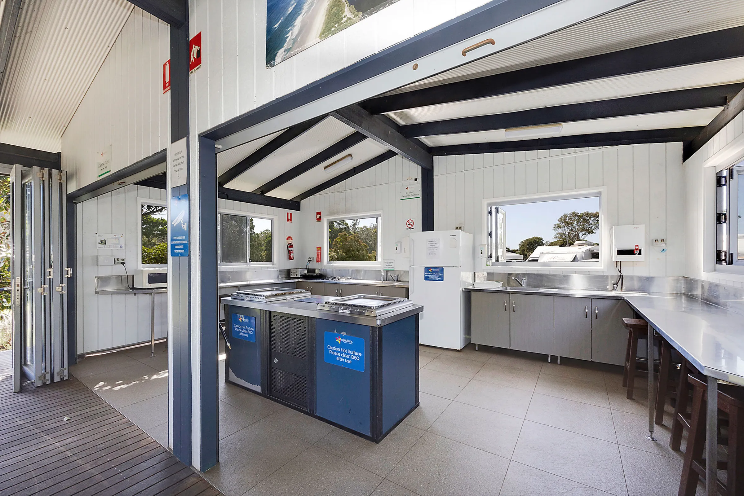 Lennox Head caravan park camp kitchen undercover BBQ, hotplates, washing stations and refrigerators