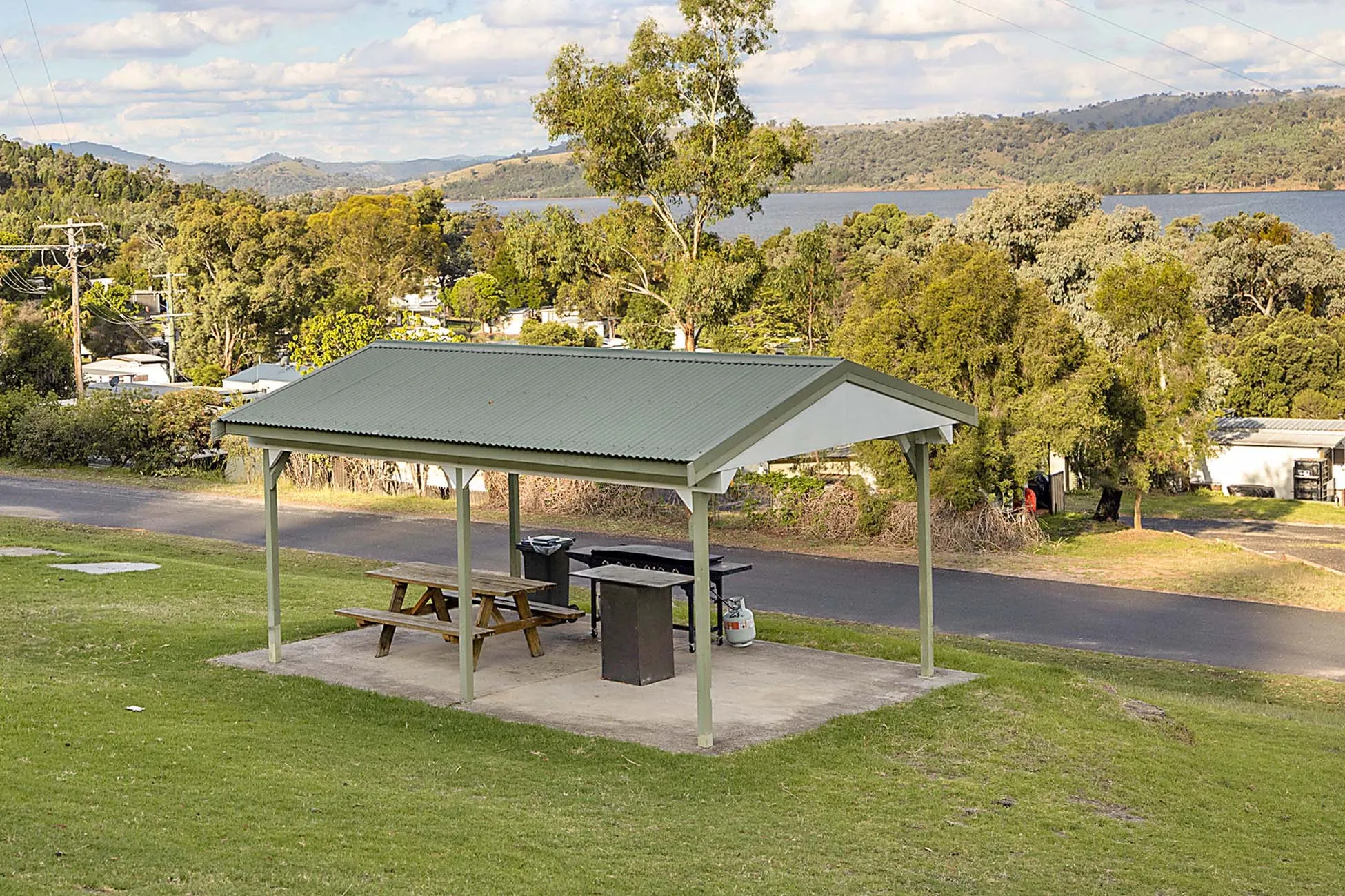 Wyangala Waters - Seating & BBQ