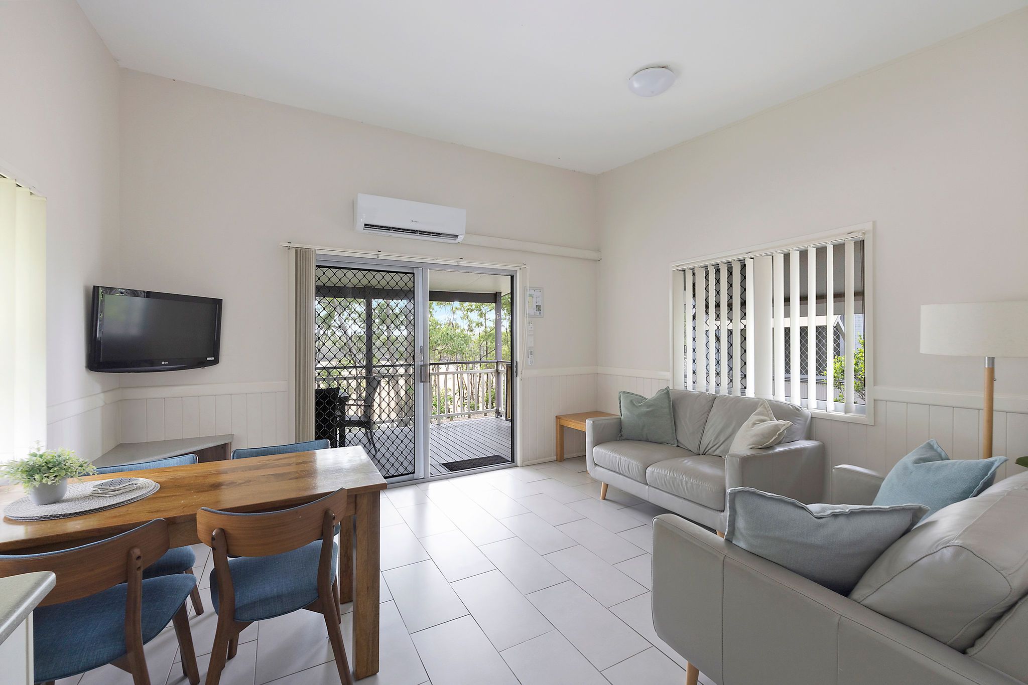 Moonee Beach - Premium Cabin - Sleeps 4 - Dog Frie