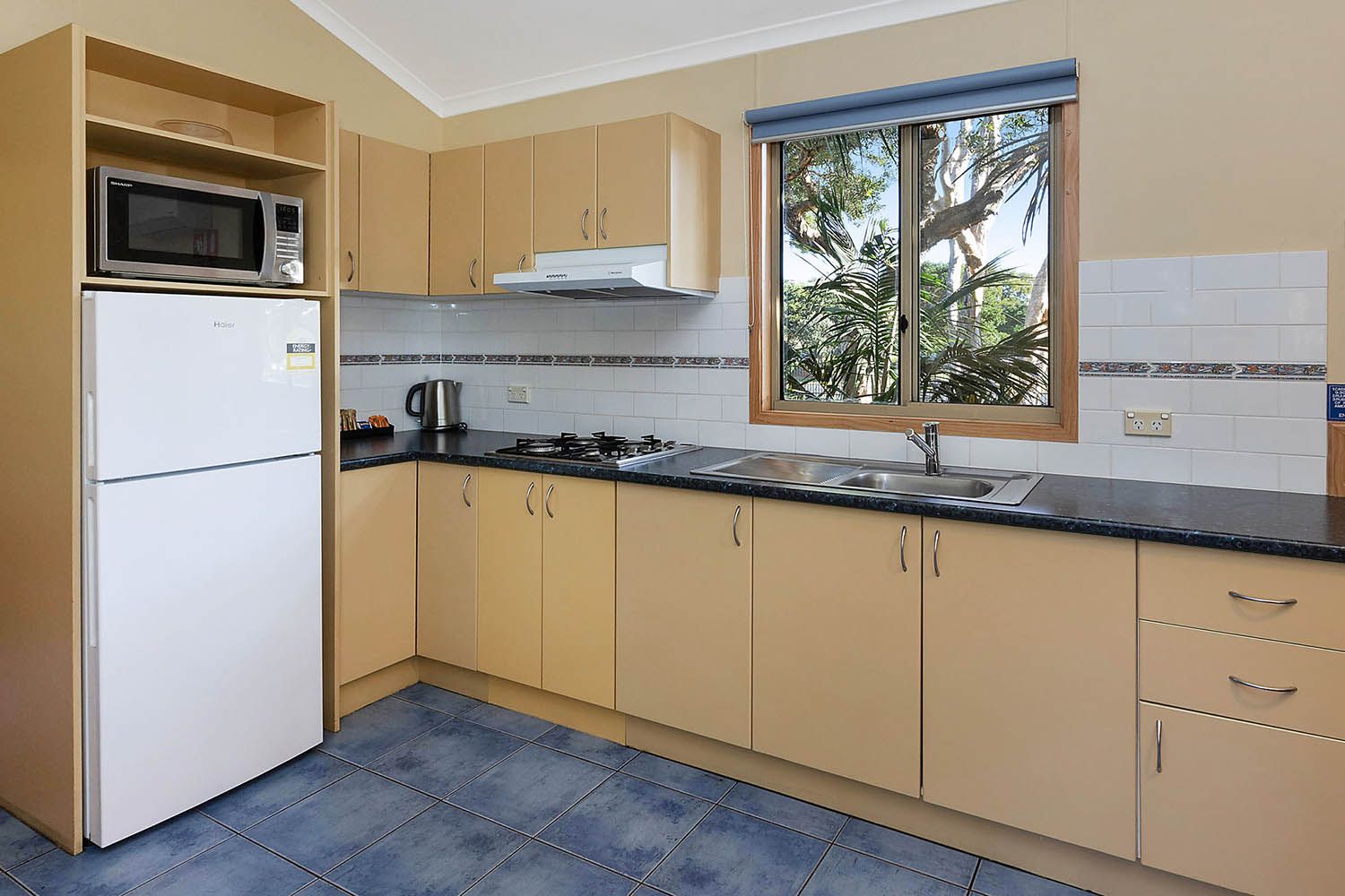 Forster Beach - Standard Cabin - Sleeps 5 - Kitchen