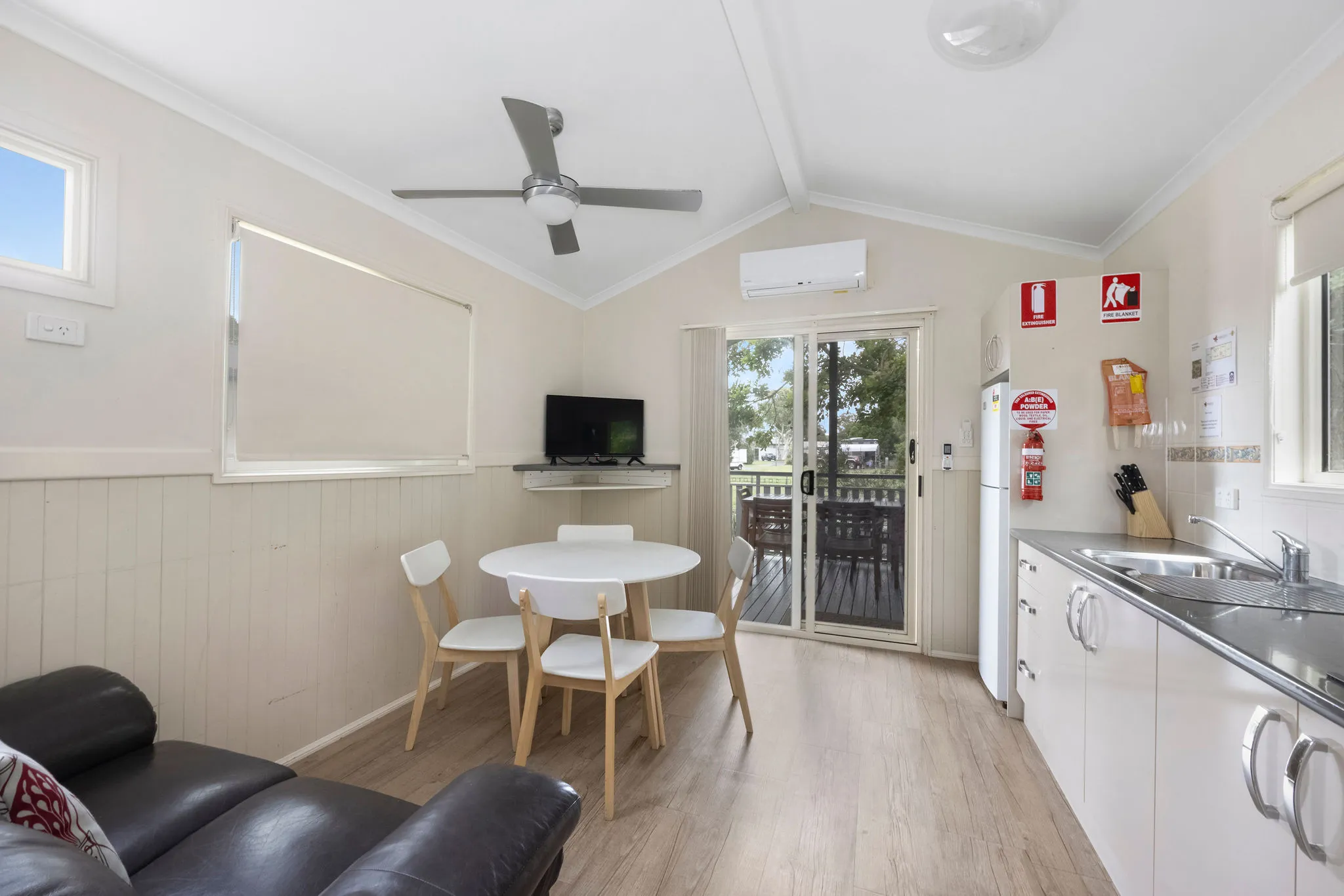 Mylestom - Standard Cabin - Sleeps 4 - Dog Friendl