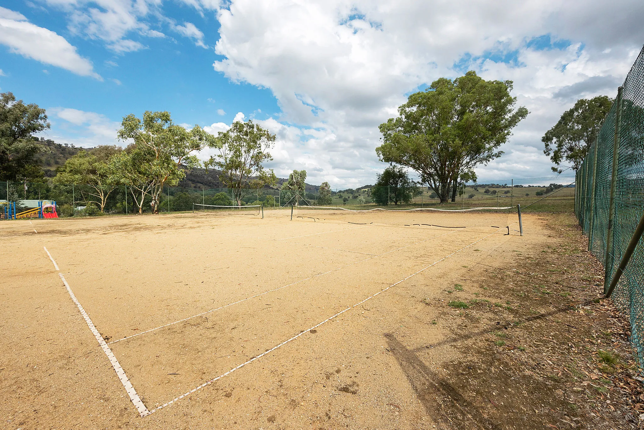 Grabine tennis court