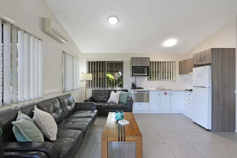 Moonee Beach - Premium Cabin - Sleeps 5 - Living &