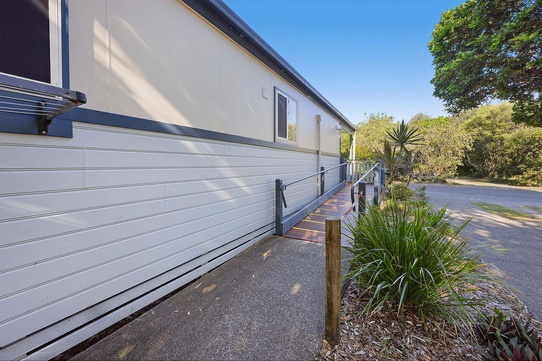 Mylestom - Deluxe Cabin - Sleeps 5 - Accessible - 