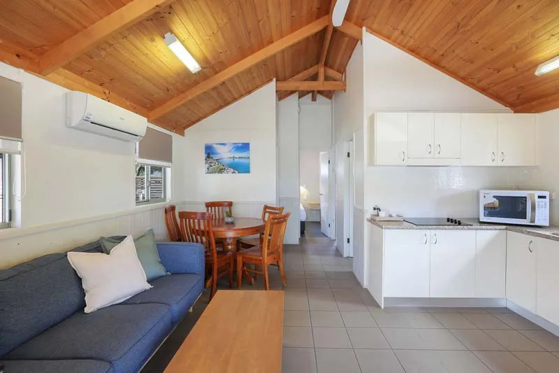 Tuncurry - Deluxe Cabin - Sleeps 4 - Dog Friendly 