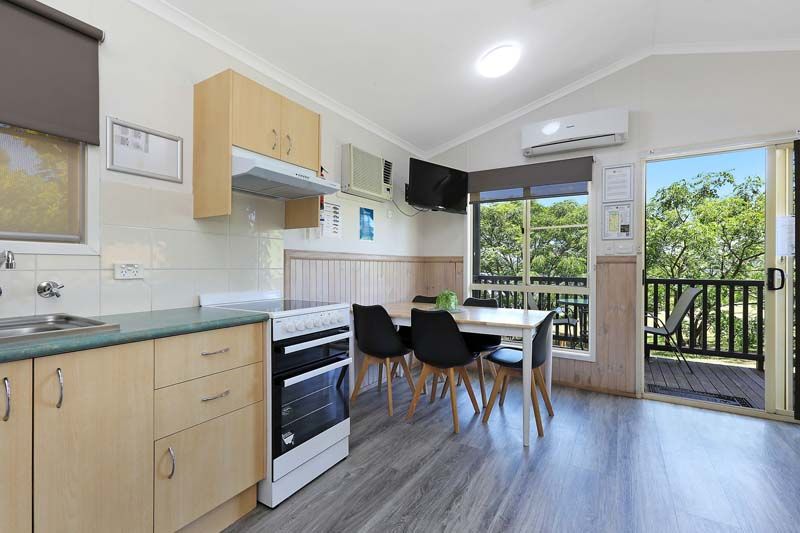 Lake Glenbawn - Deluxe Cabin - Sleeps 5 Dog Friend