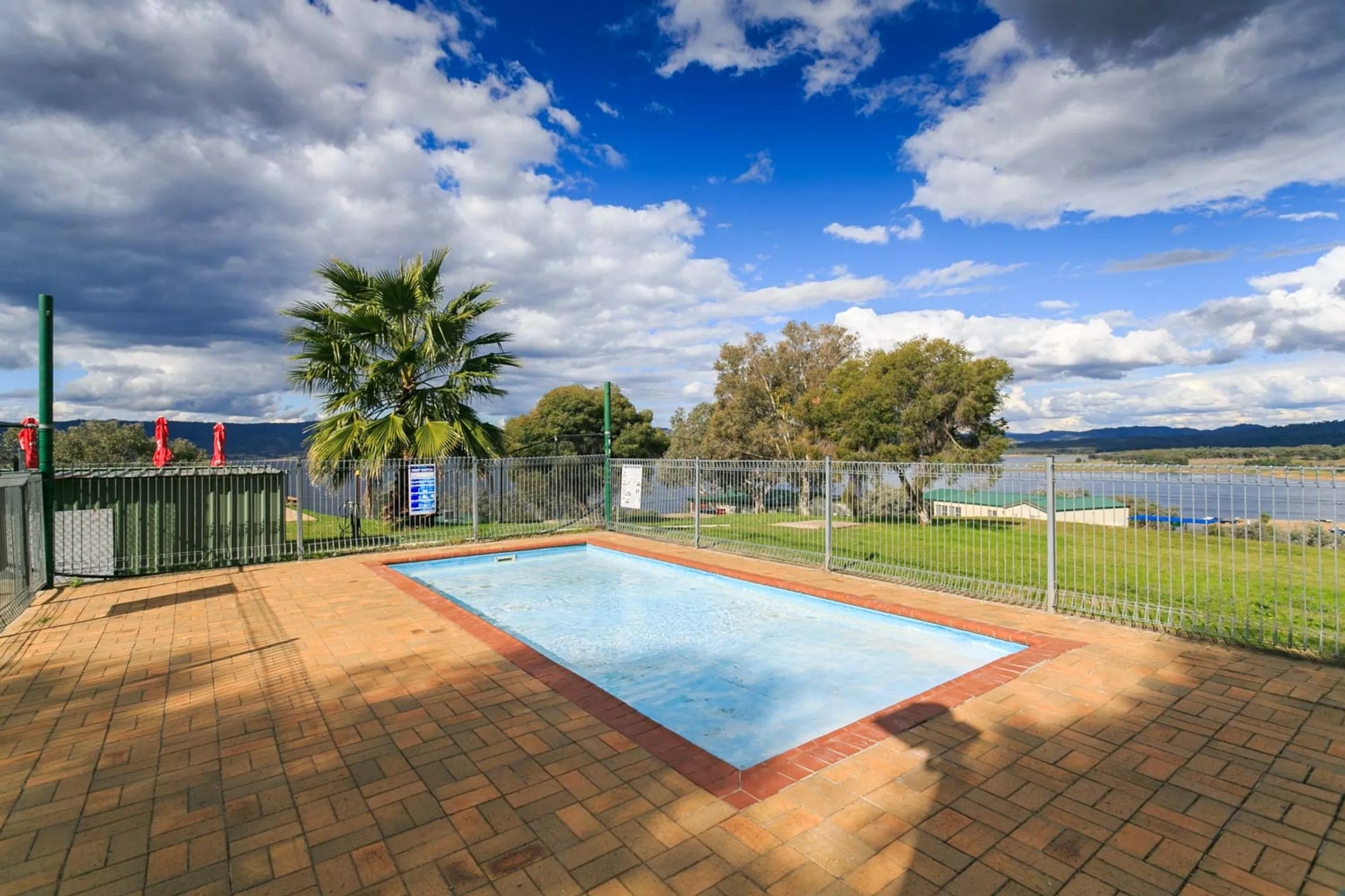Lake Burrendong swimming pool