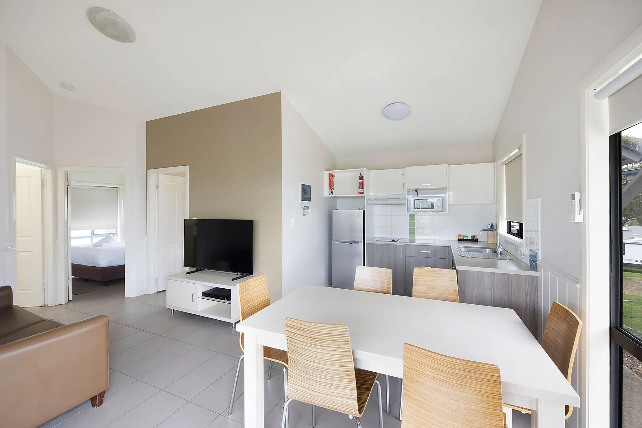 Bermagui Superior Cabin - Sleeps 6 - Dining