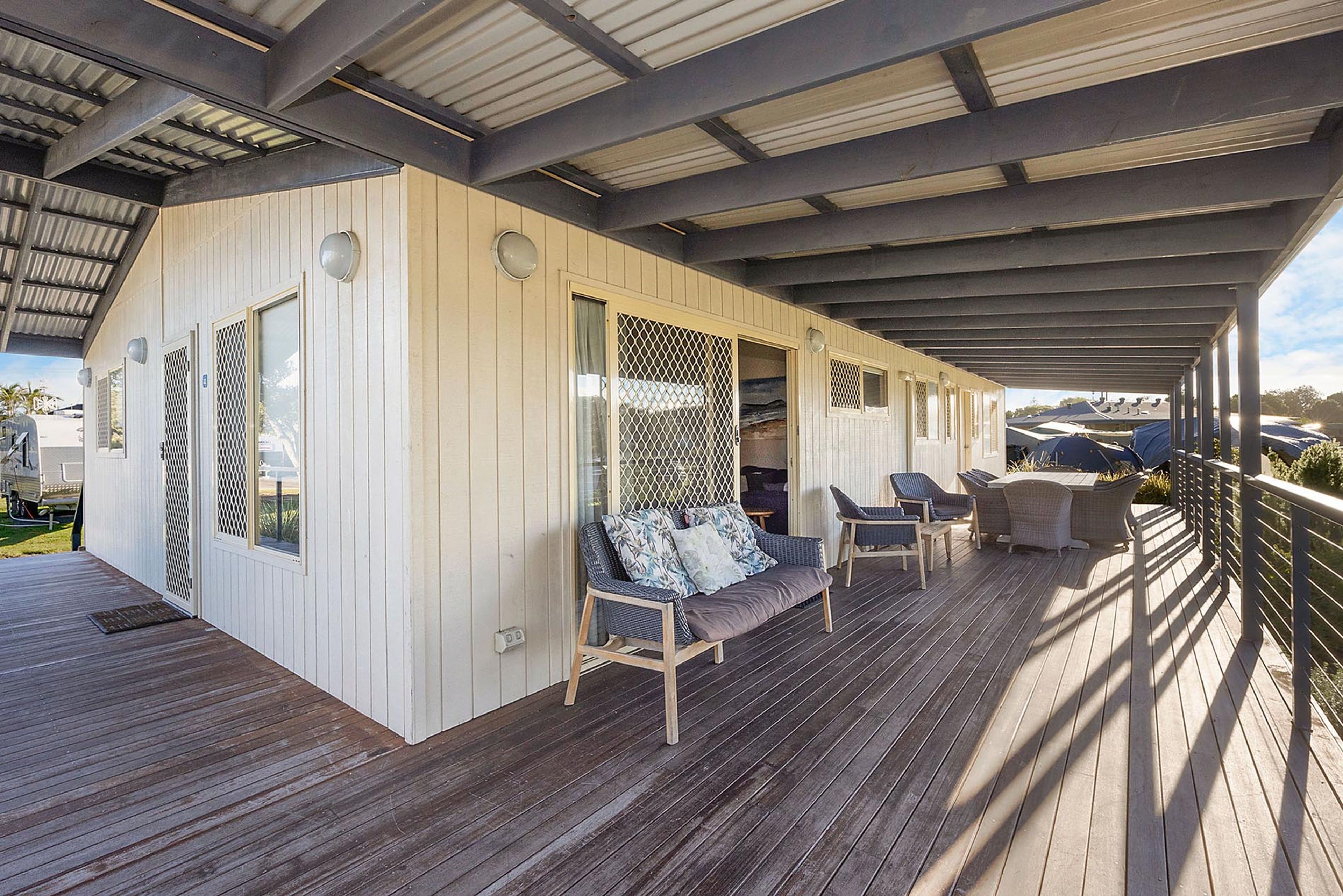 Lennox Head Superio Cabin - sleeps 7 - verandah vi