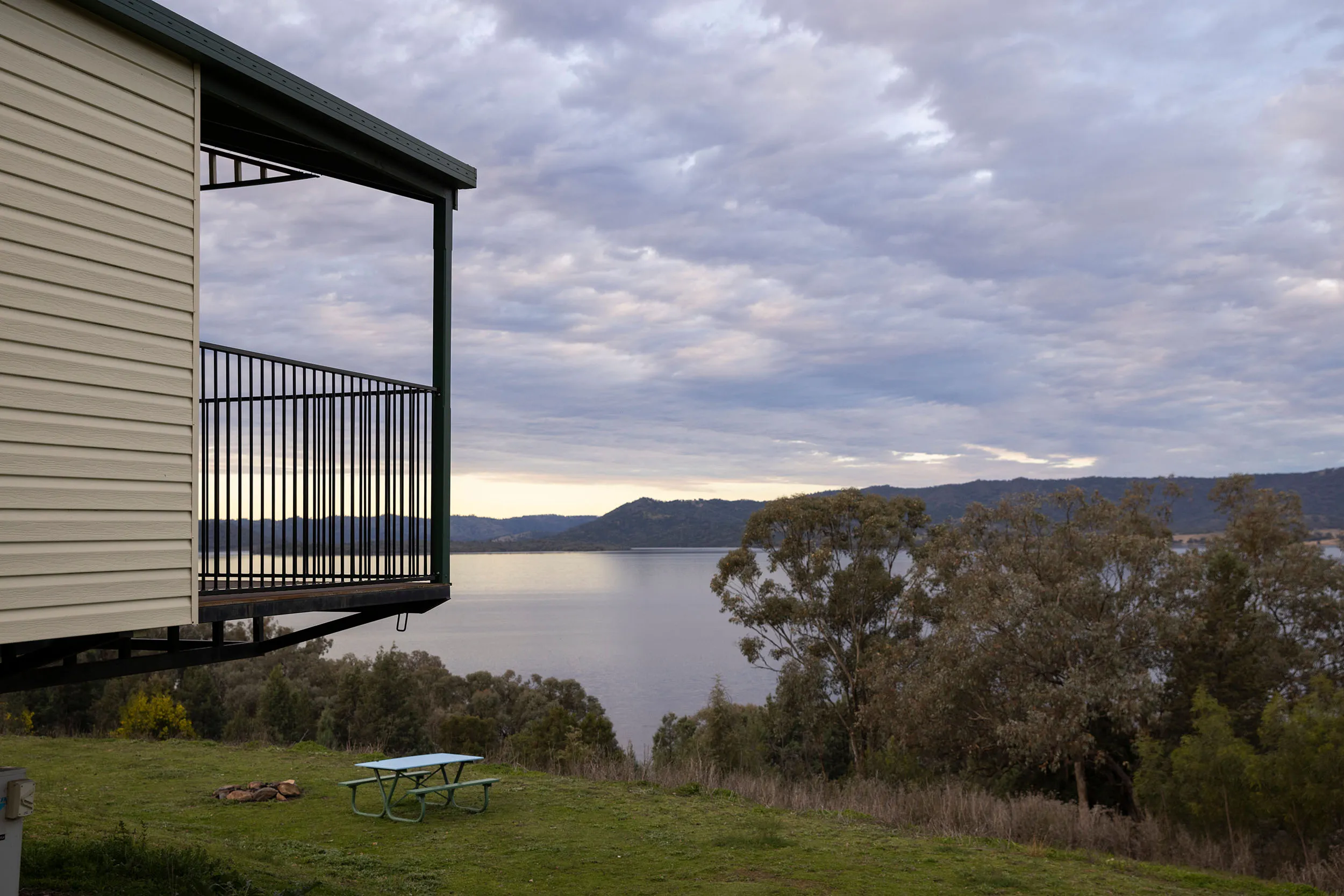 Lake Burrendong cabin views