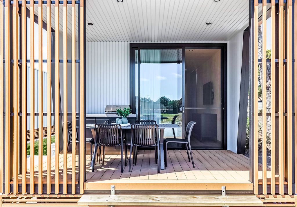 Hawks Nest - Superior Villa - Sleeps 6 - Verandah