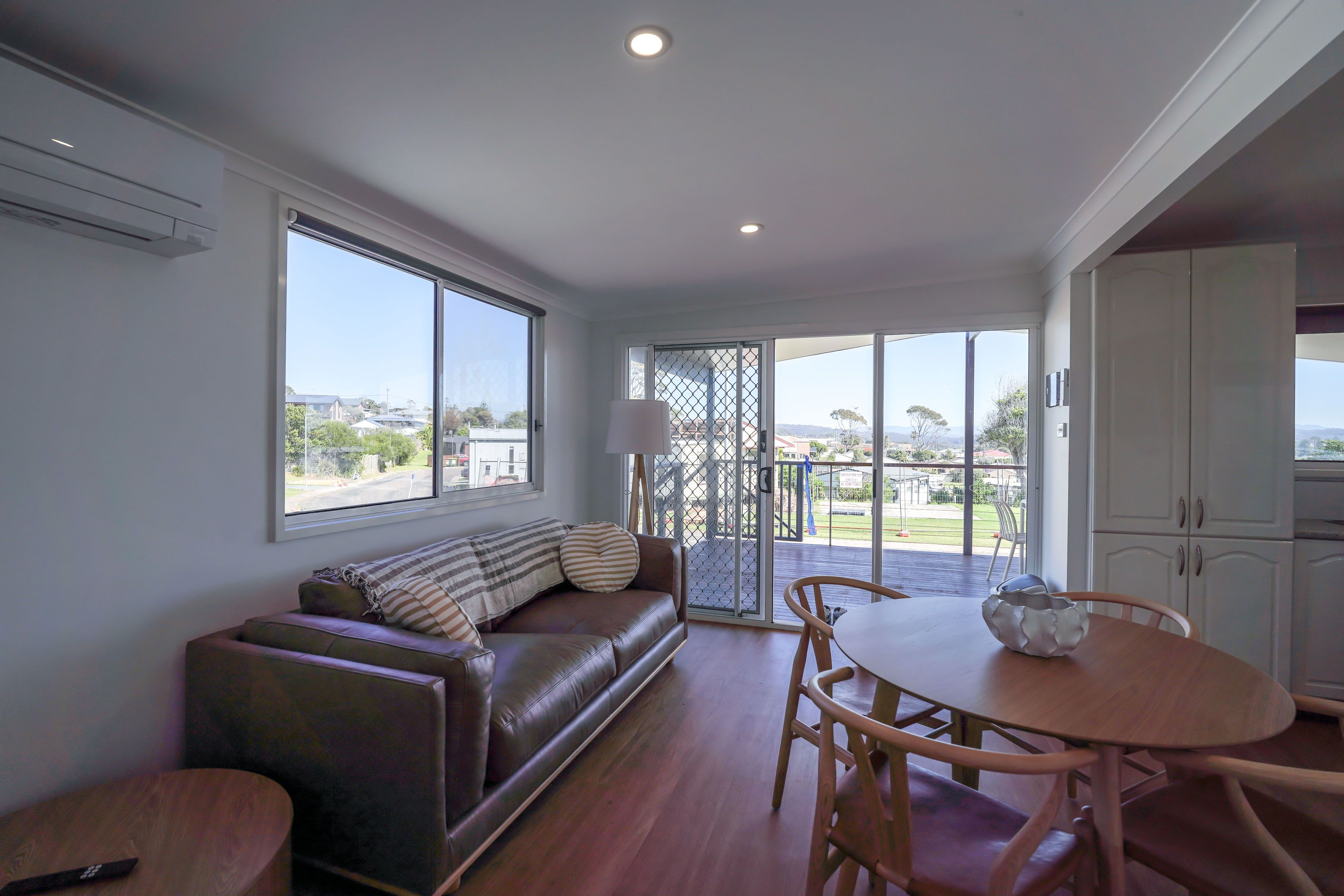 Bermagui Superior Cabin 4 -living room with view