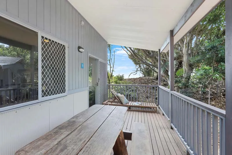 Byron Bay Standard cabin  - 5 - verandah