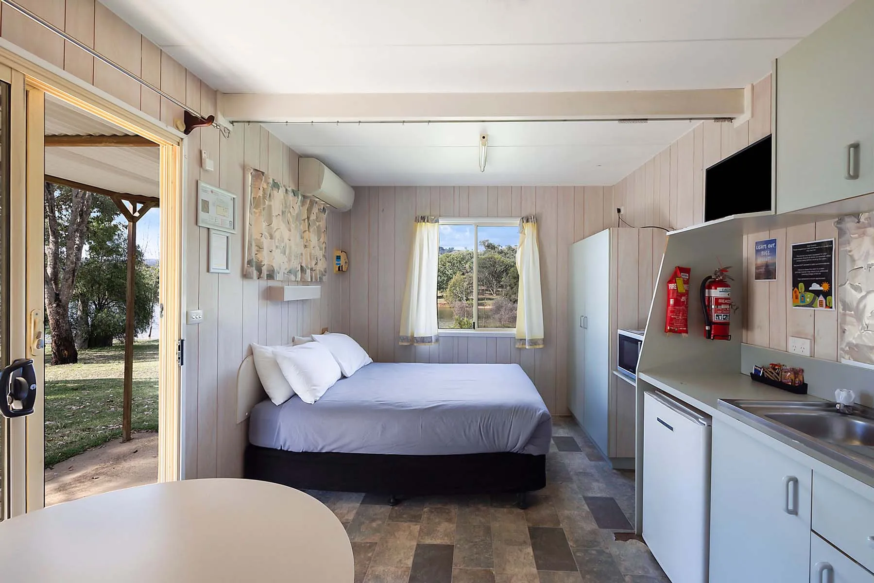 Grabine Lakeside - Economy Cabin - Sleeps 6 - Main