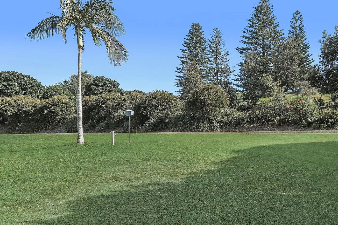 Foster Beach - Standard Powered Site - Grass