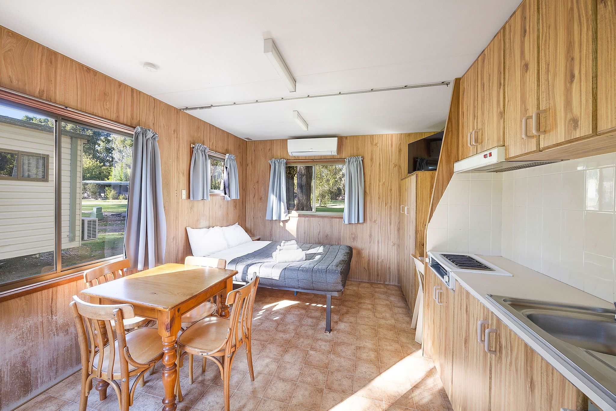 Economy Cabin - Sleeps 5 - No Bathroom - open plan