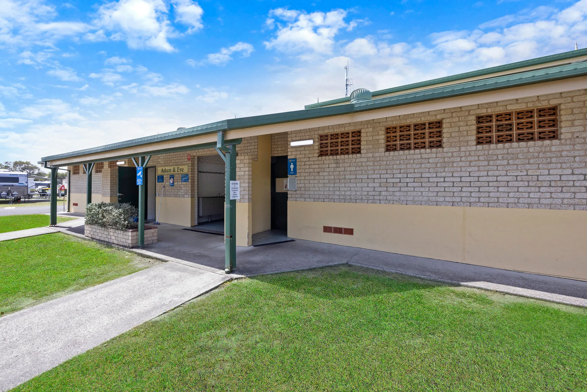 Evans Head Campground shower amenities toilets block external photo