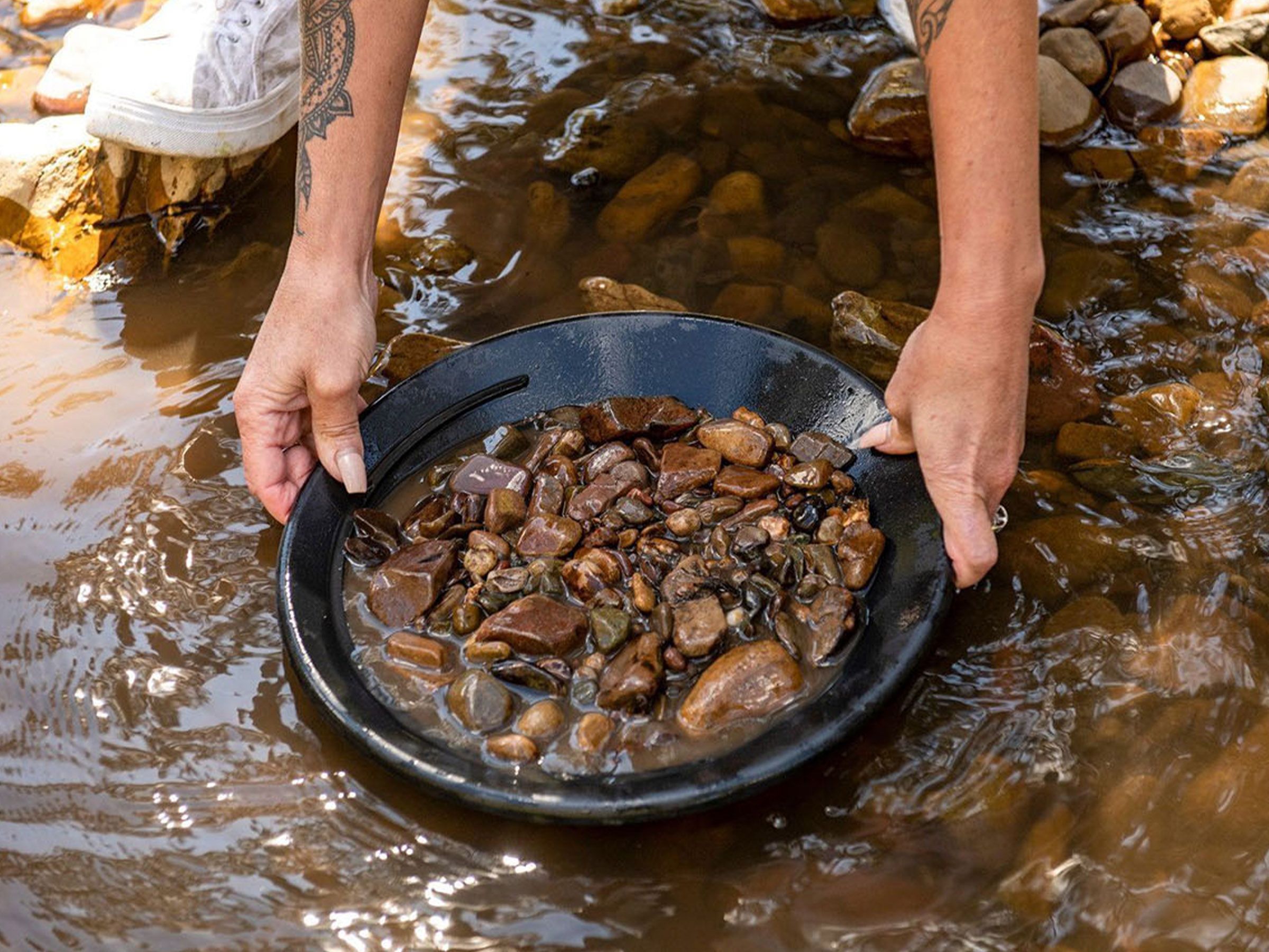 Goldpanning at Mookerawa Waters - Destination NSW