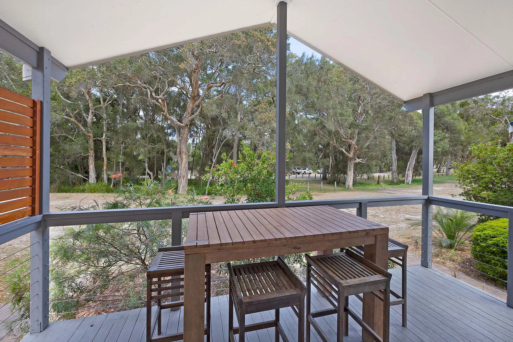 Jimmys Beach - Deluxe Cabin - Sleeps 5 - Verandah 