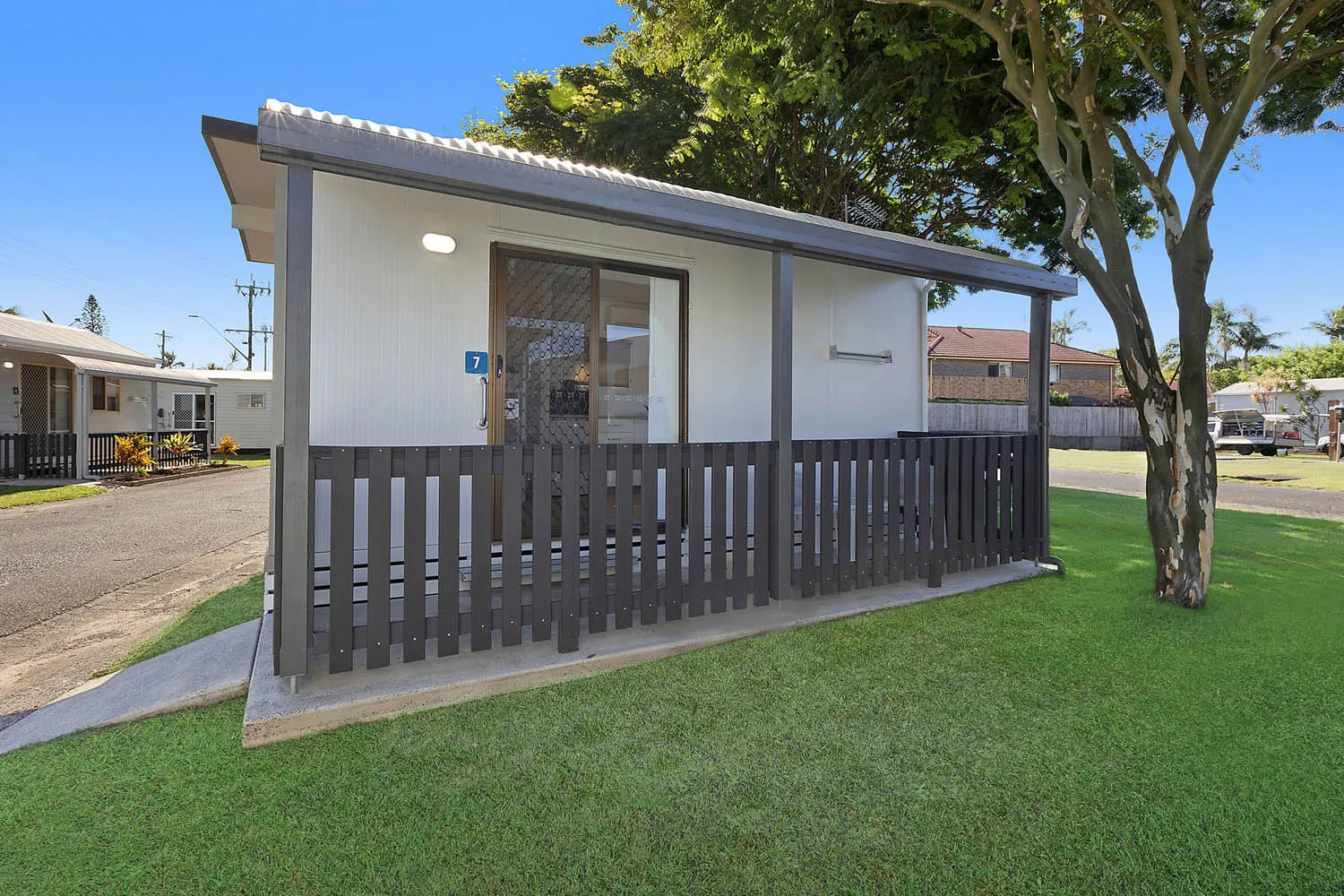 Ballina Economy Cabin - sleeps 4 - exterior - dog-