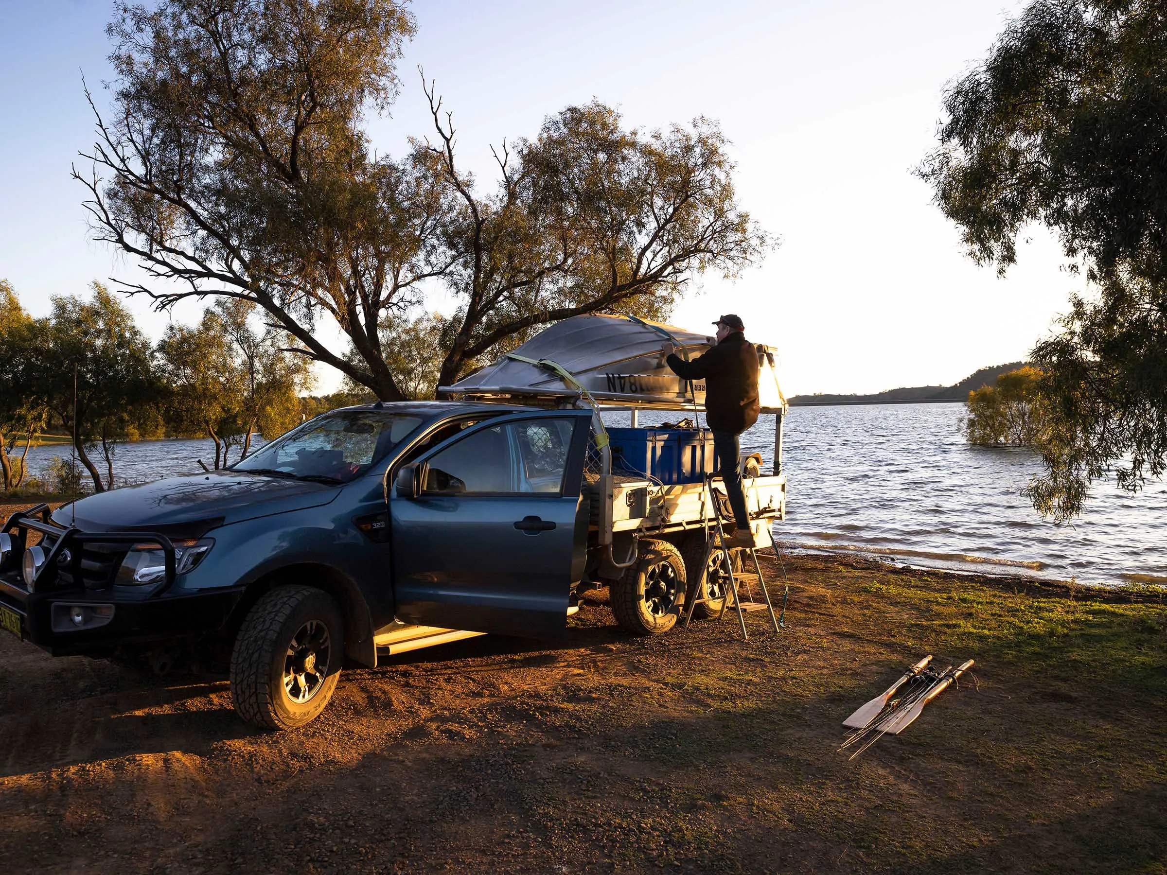 Reflections Holidays Lake Glenbawn caravan park person unloading car to go fishing