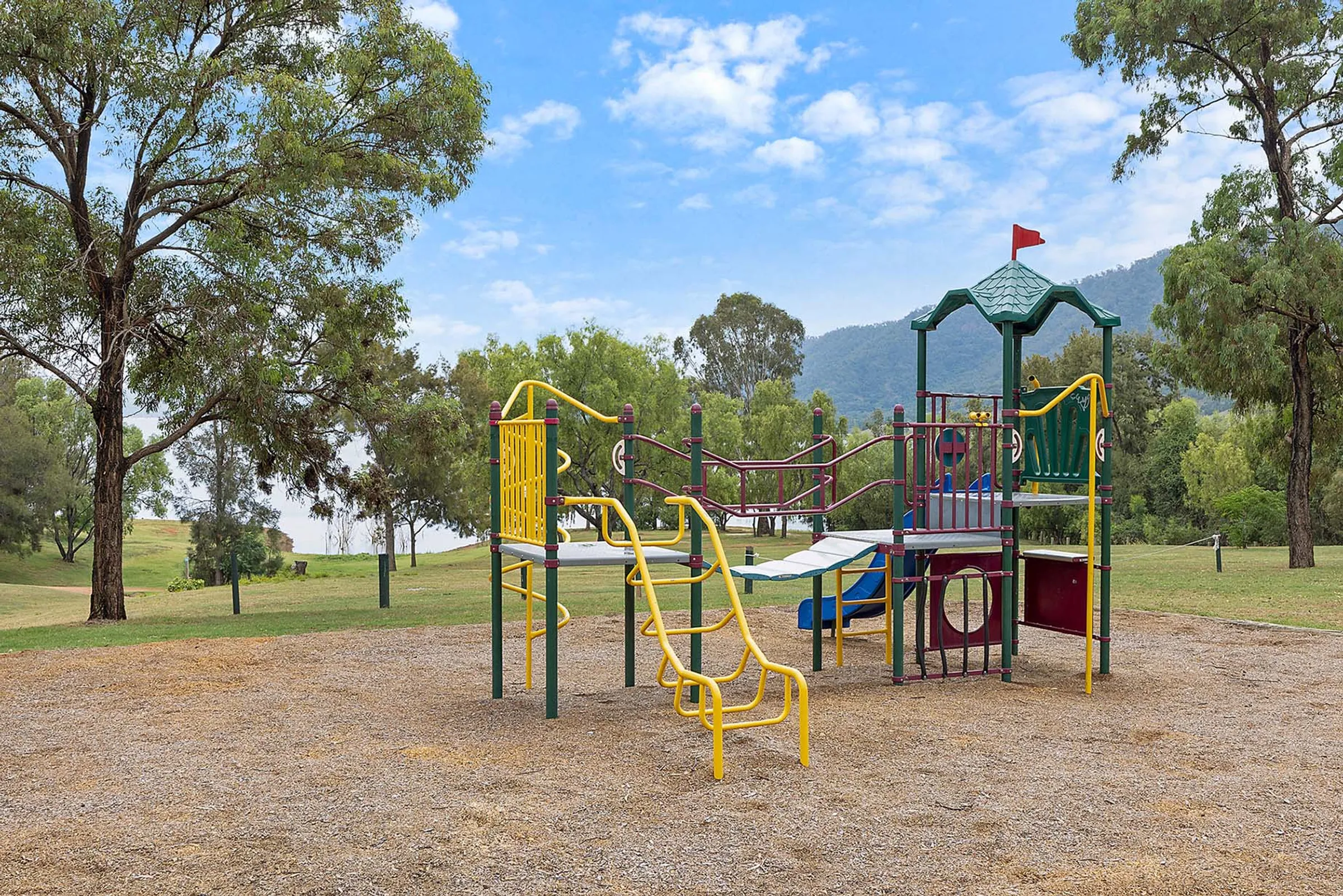 Lake Glenbawn playgrounds