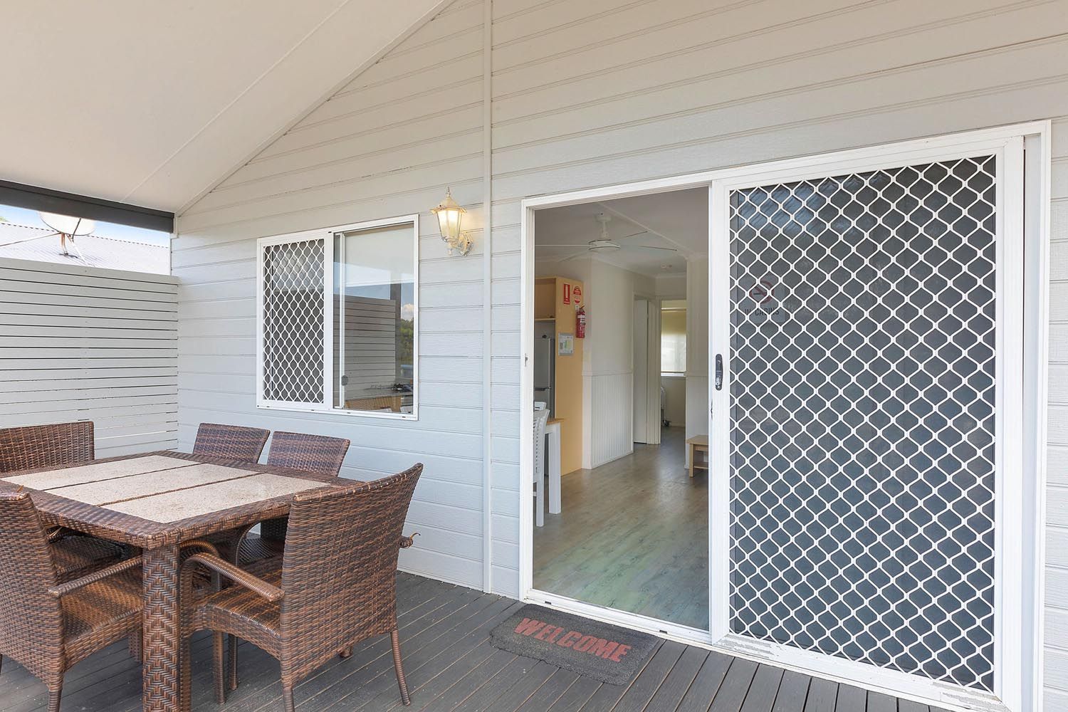 Hawks Nest - Deluxe Cabin - Sleeps 5 - Dog Friendl