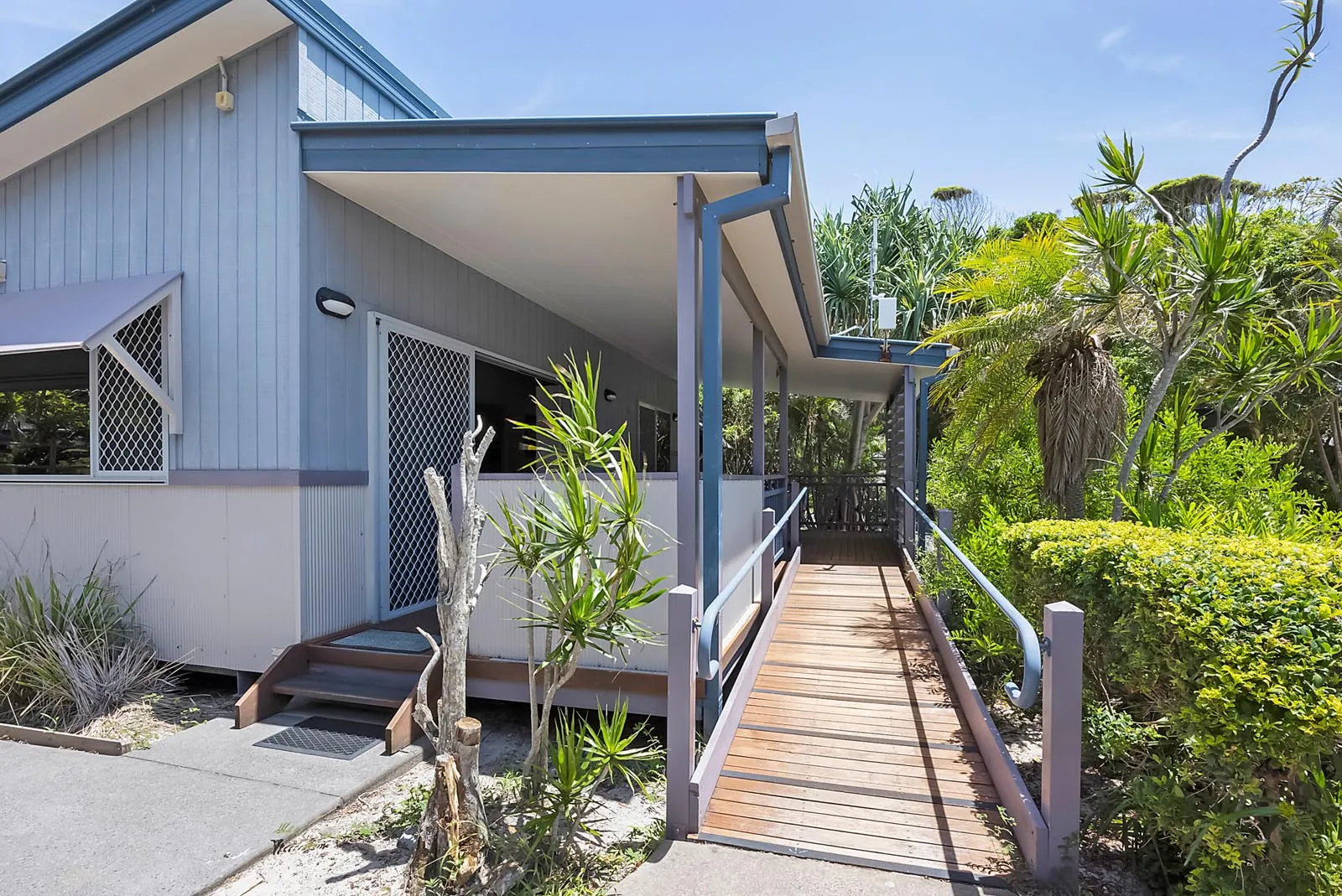 Byron Bay Deluxe Cabin sleeps 5 access - ramp