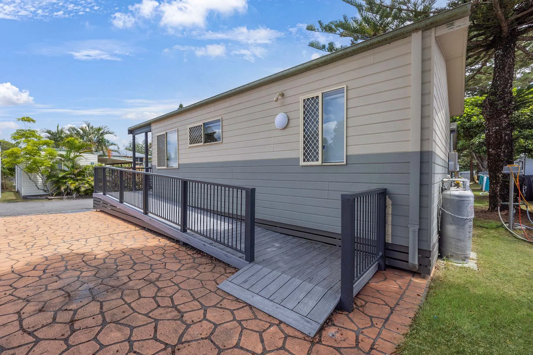 Tuncurry - Deluxe Cabin Accessible - Sleeps 4 - Do