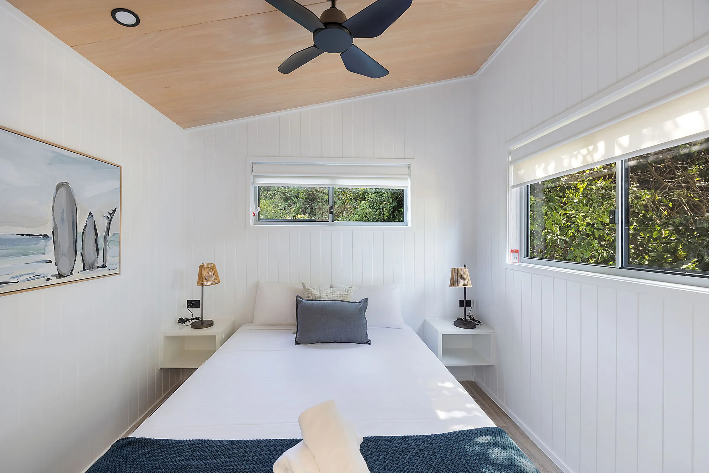 Scotts Head tiny home - 4 person - bedroom